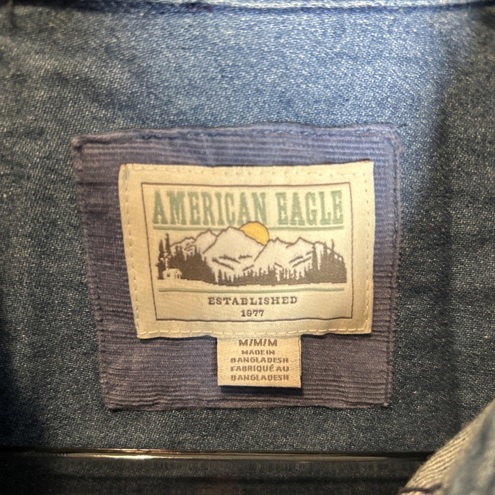 American Eagle Shirt Womens Medium Blue Denim Long Sleeve Button Up Pockets - Picture 4 of 12